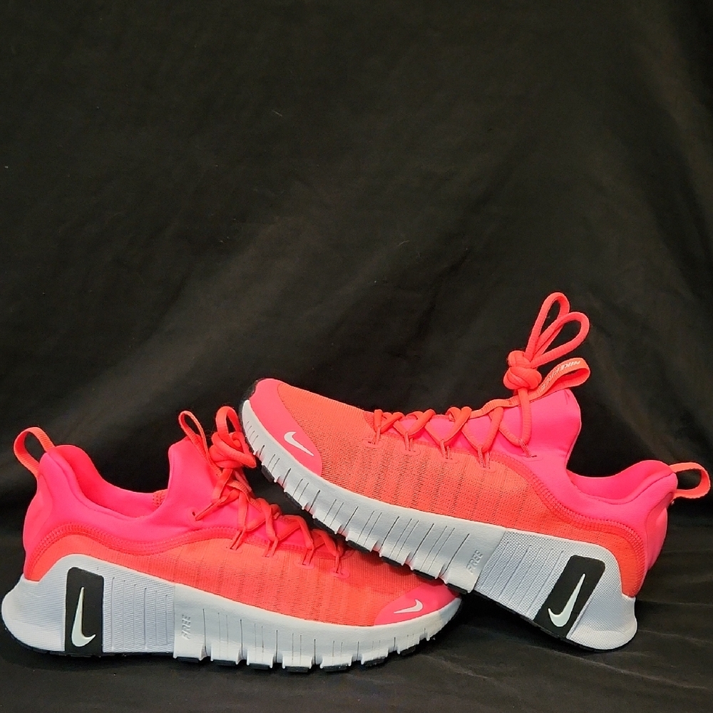 Nike Bright Pink Running Shoes